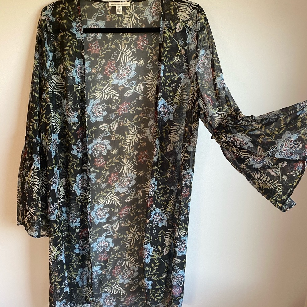 American Eagle floral kimono